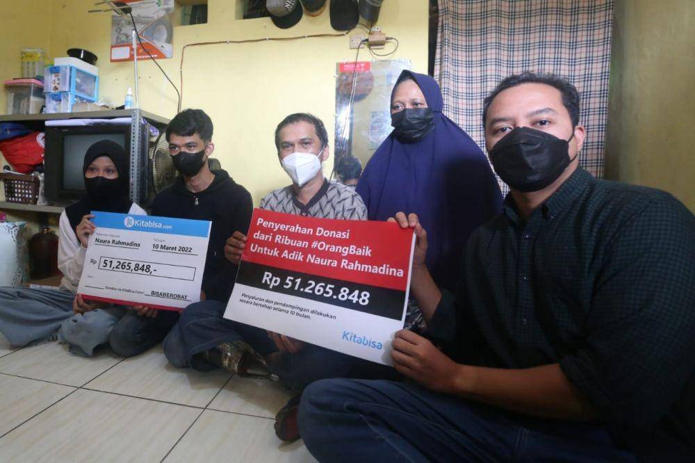 Mensos Risma Bantu Motor Roda 3 untuk Pengemudi Ojol dengan Kaki Teramputasi (dok. Kemensos)