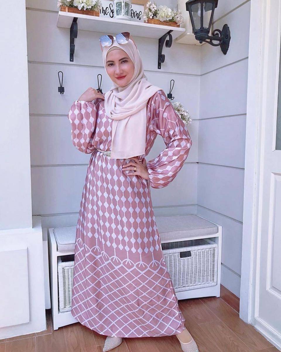 inspirasi OOTD dengan hijab ala Natalie Sarah (instagram.com/natalie_sarahs)