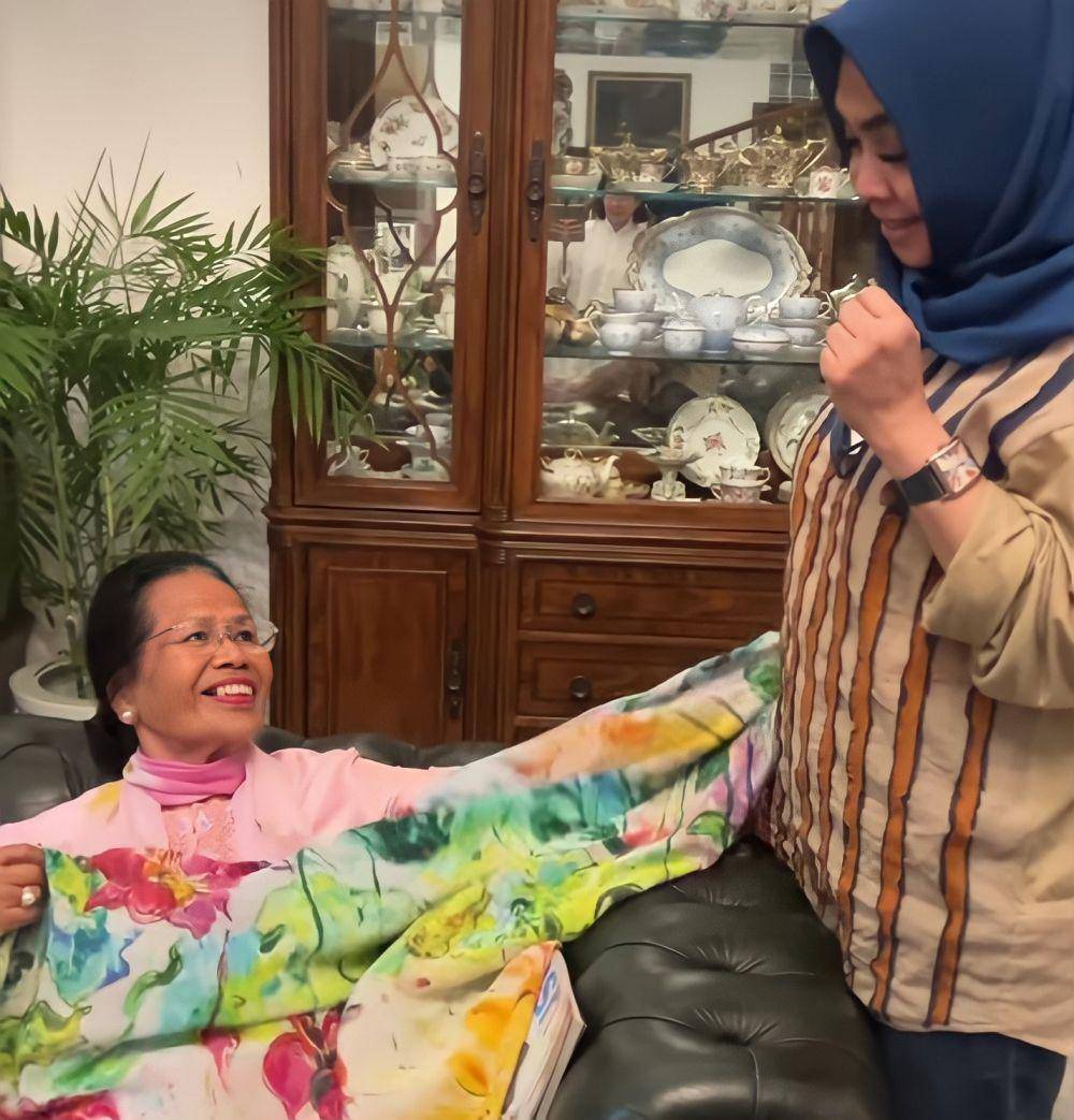 potret tangkapan layar Desiree dan Mama Rieta (instagram.com/mamitoko)