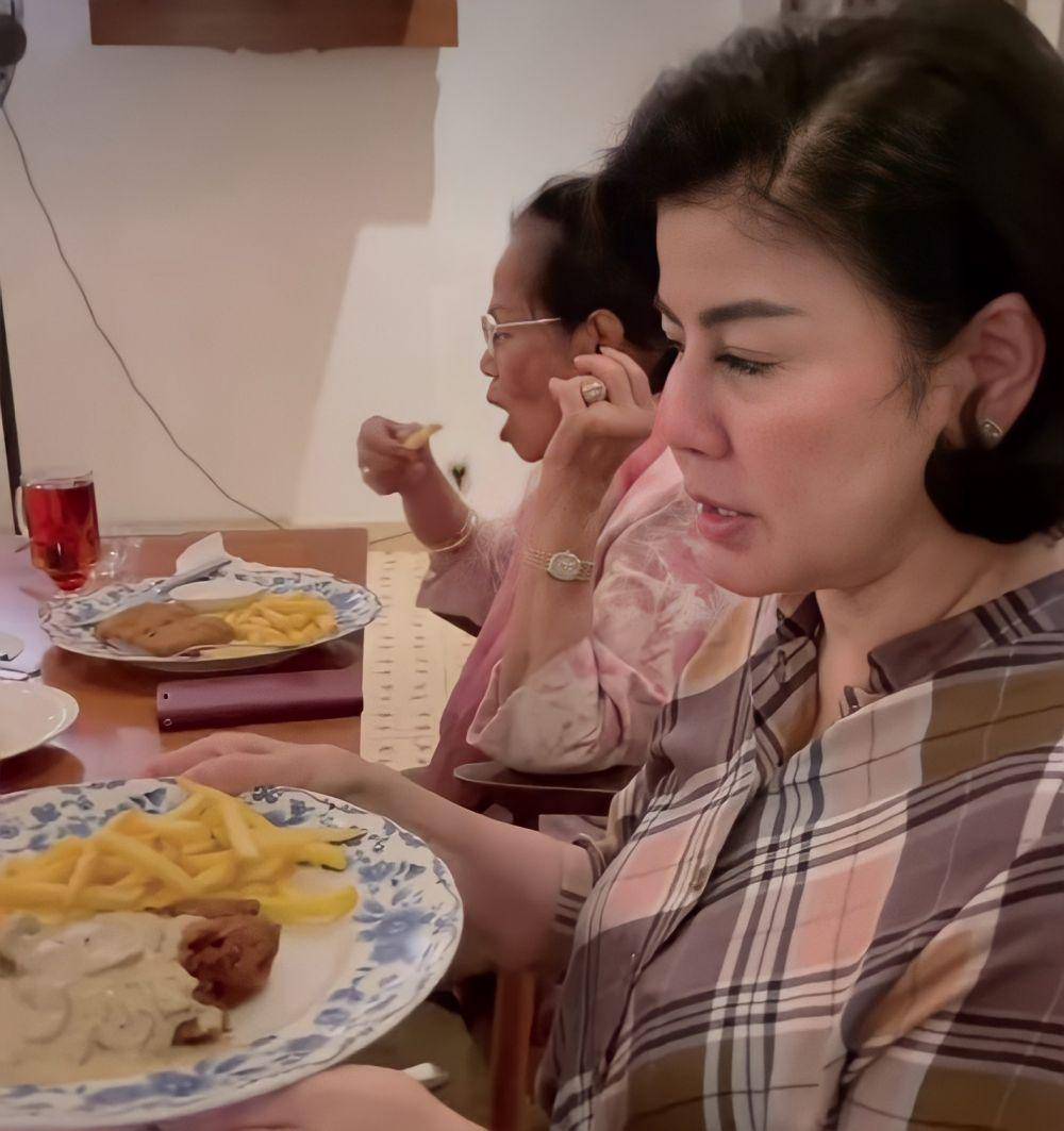 potret tangkapan layar Desiree dan Mama Rieta (instagram.com/mamitoko)
