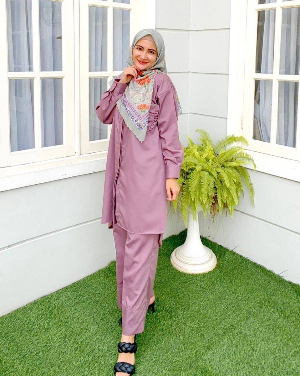 inspirasi OOTD dengan hijab ala Natalie Sarah (instagram.com/natalie_sarahs)
