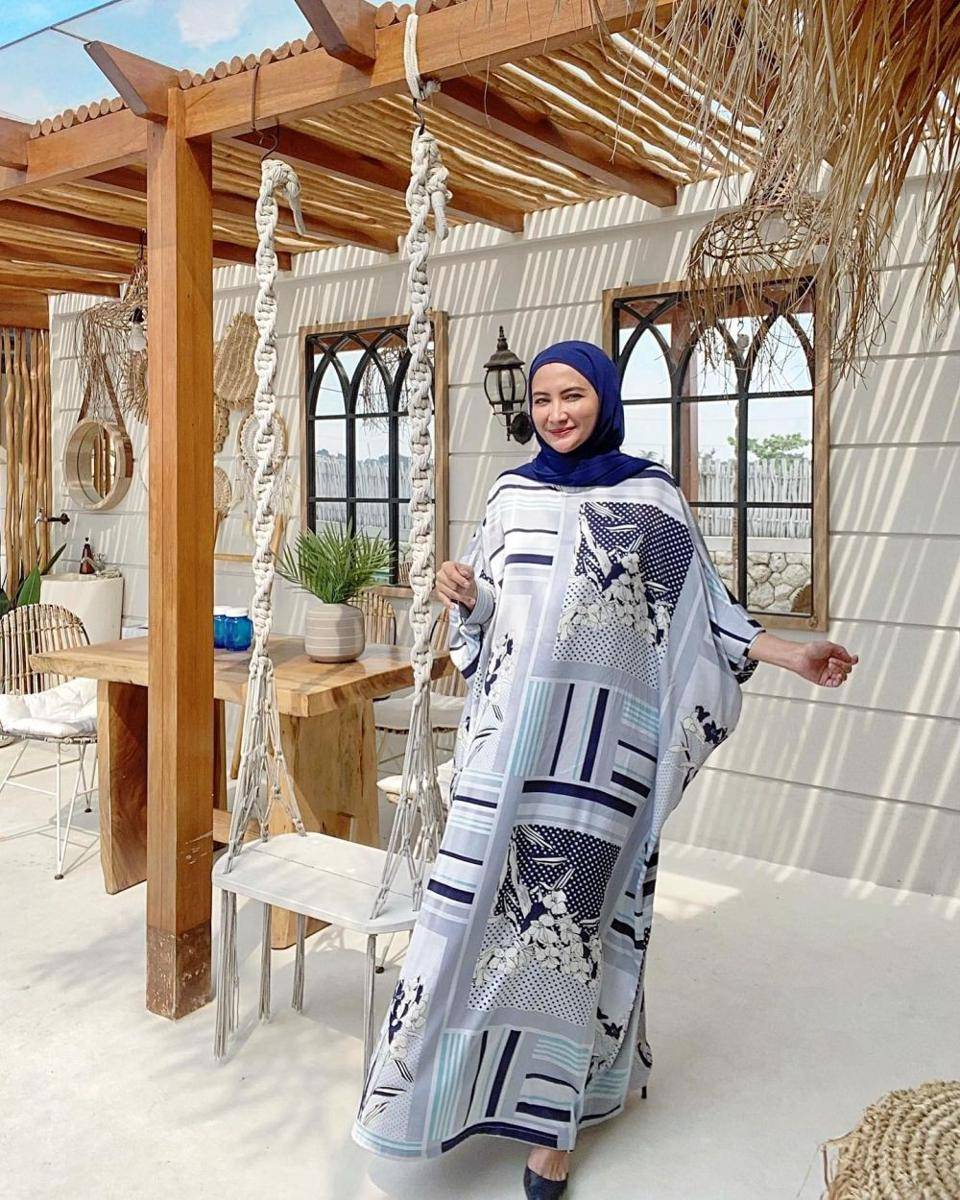 inspirasi OOTD dengan hijab ala Natalie sarah (instagram.com/natalie_sarahs)