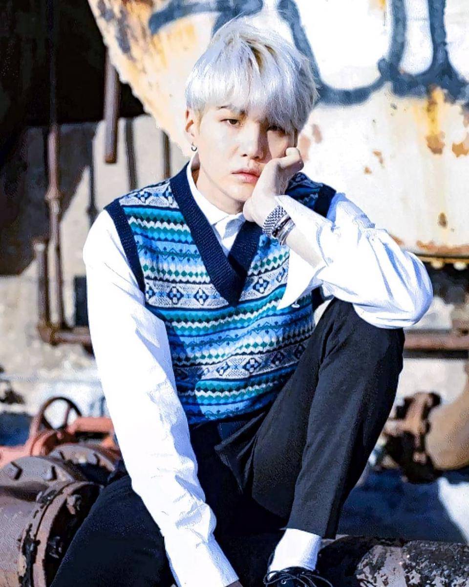 ide mix and match outfit ala Suga BTS (Instagram.com/bts.suga)