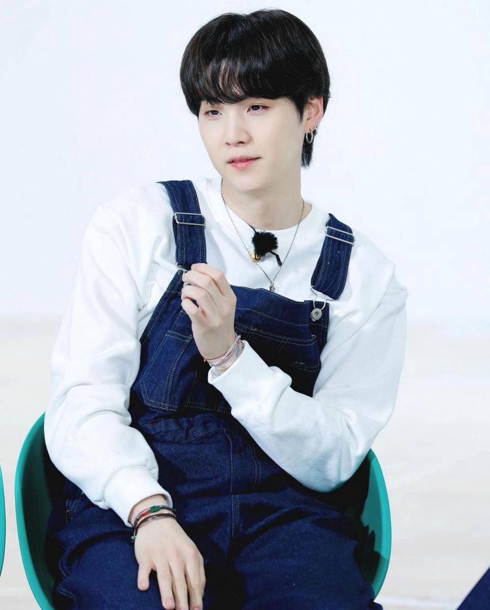 ide mix and match outfit ala Suga BTS (Instagram.com/minsuga.ad)