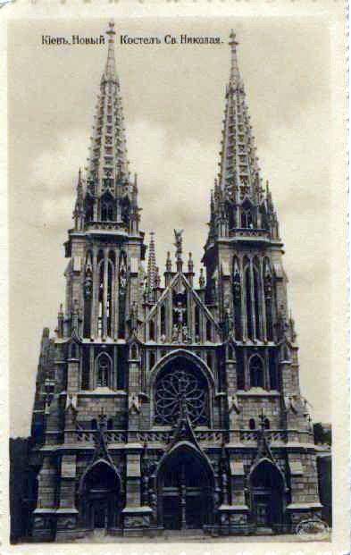 potret kartu pos dari sebelum tahun 1917 yang menggambarkan Gereja Santo Nicholas dengan dua menara menjulangnya (wikimedia.org)