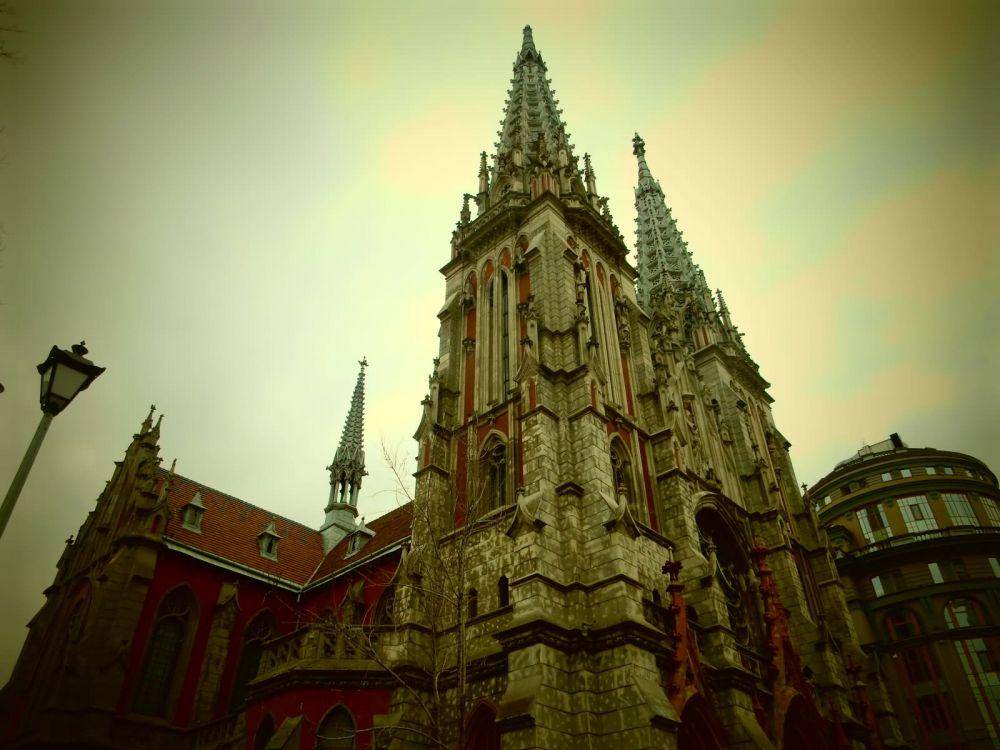 potret tampak samping Gereja Santo Nicholas Kyiv, Ukraina (askideas.com)