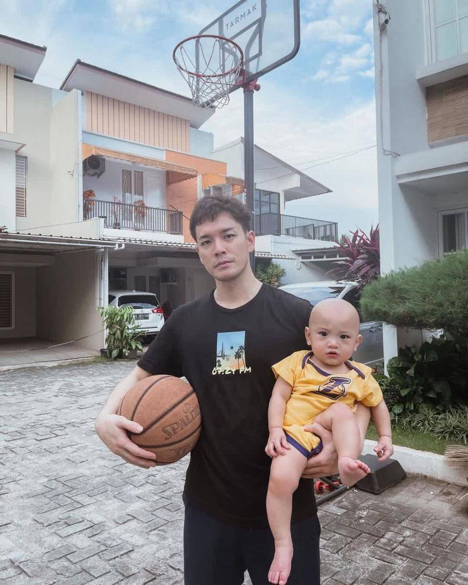 Anthony Xie dan buah hati (instagram.com/anzelmaverick)