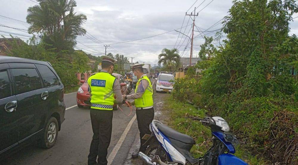 kecelakaan lalu lintas terjadi di Jalan Raya Pekon Banjar Negeri Kecamatan Gunung Alip Kabupaten Tanggamus, Jumat (11/3/2022). (Dok Polres Tanggamus).