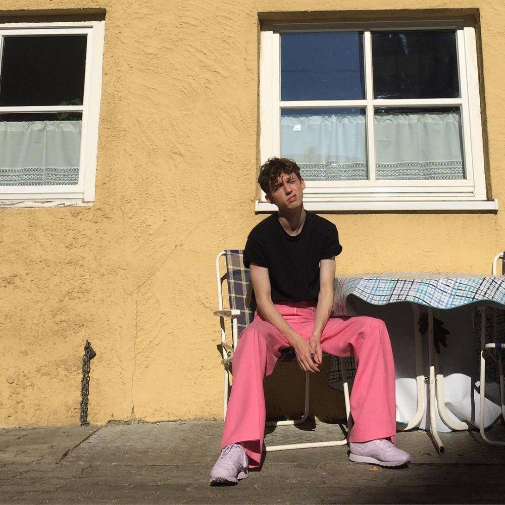 Gaya busana Troye Sivan (instagram.com/troyesivan)