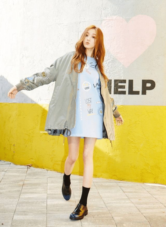outer ala Lee Sung Kyung (twitter.com/Karinaa00480465)