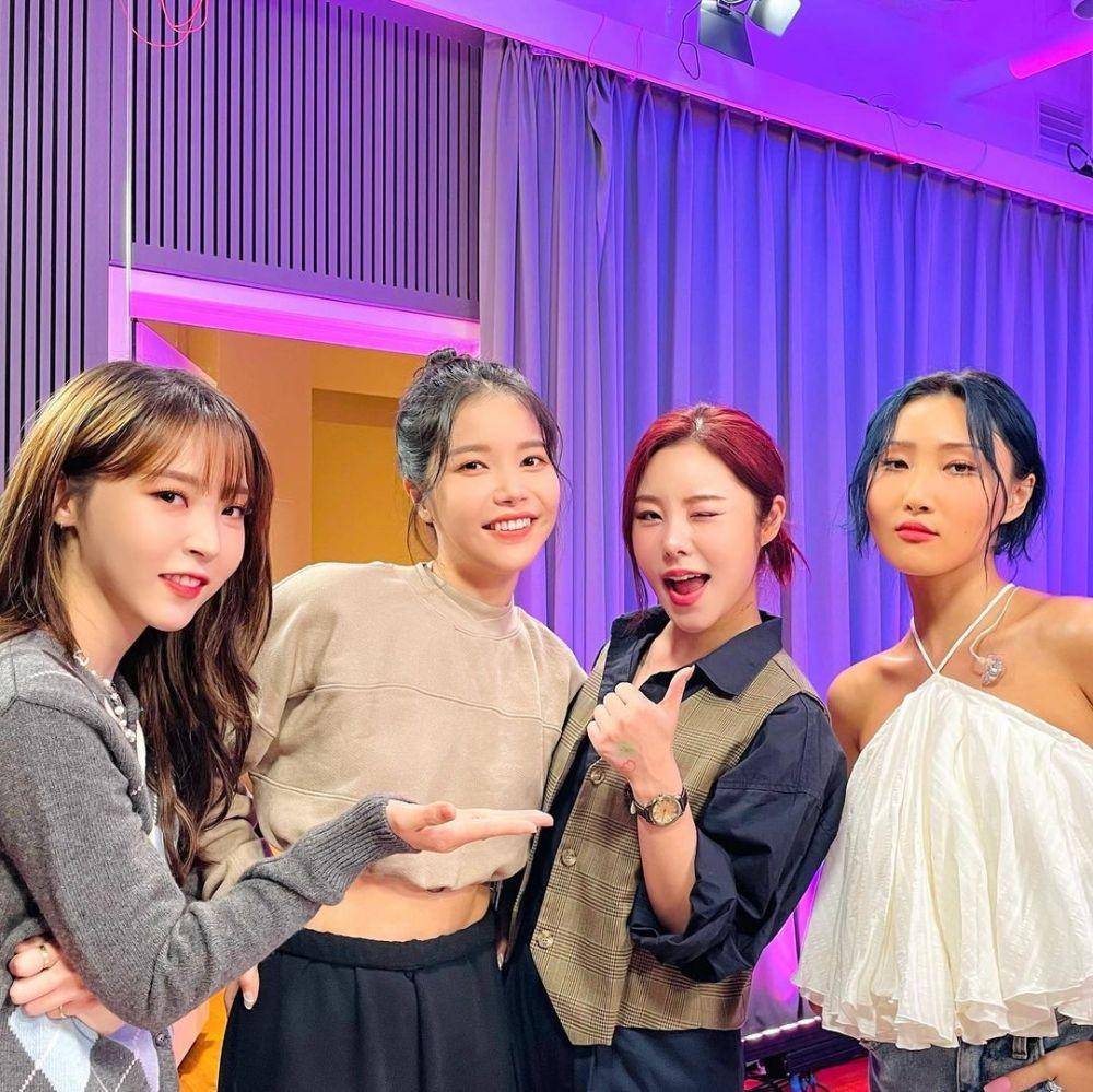 MAMAMOO (instagram.com/mo_onbyul)