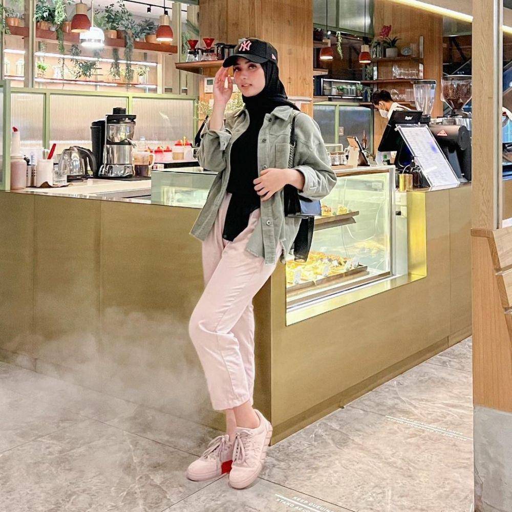 OOTD Dinan Fajrina (instagram.com/dinanfajrina)