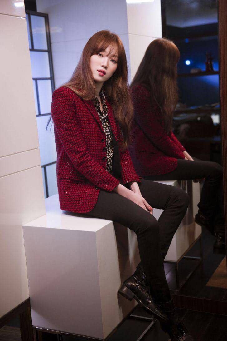 outer ala Lee Sung Kyung (twitter.com/Karinaa00480465)