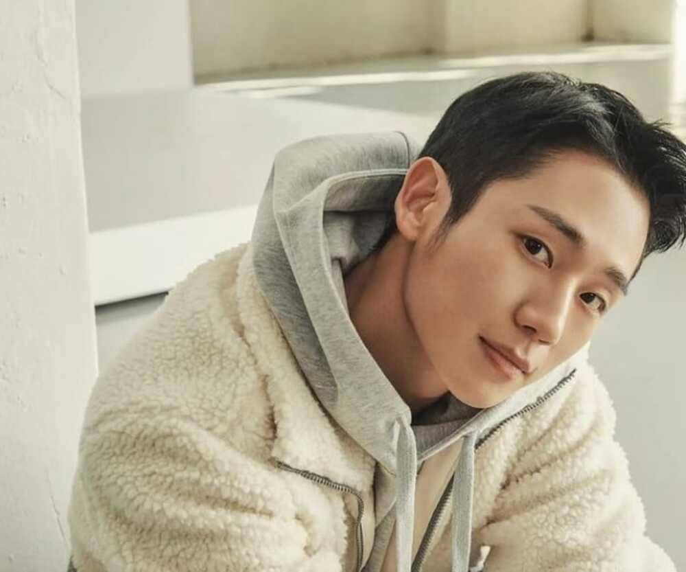 Jung Hae In (instagram.com/holyhaein)