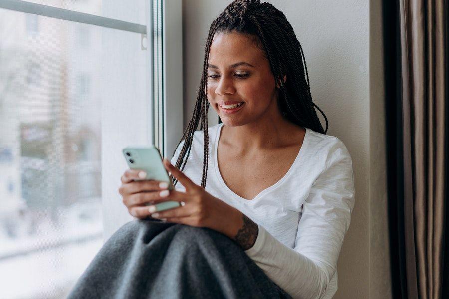 5 Tips Memulai Percakapan yang Menarik di Dating Apps, Anti Dikacangin