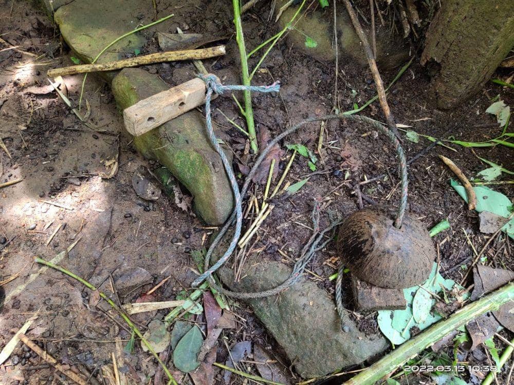 Polisi lakukan olah TKP di kandang kambing tang digasak kawanan pencuri.(doc.Humas Polres Kulon Progo)