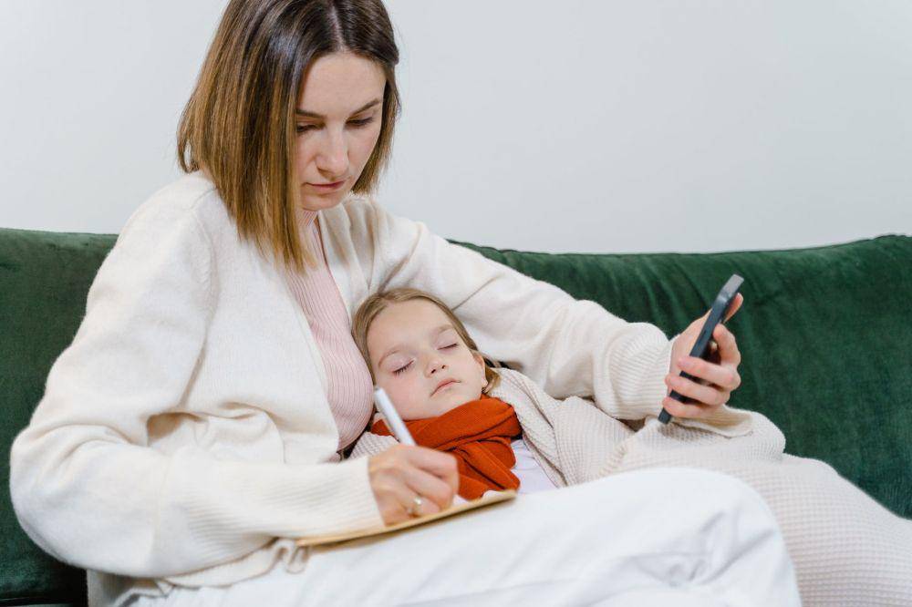 ilustrasi anak kecil sedang sakit (pexels.com/ Tima Miroshnichenko)