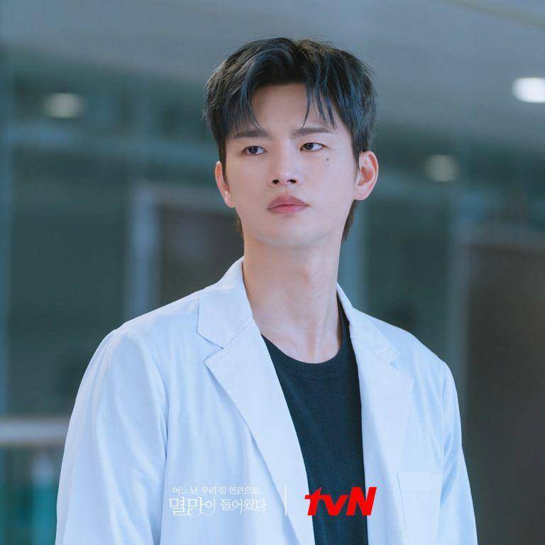 Seo In Guk di drama Doom At Your Service (dok.viu)