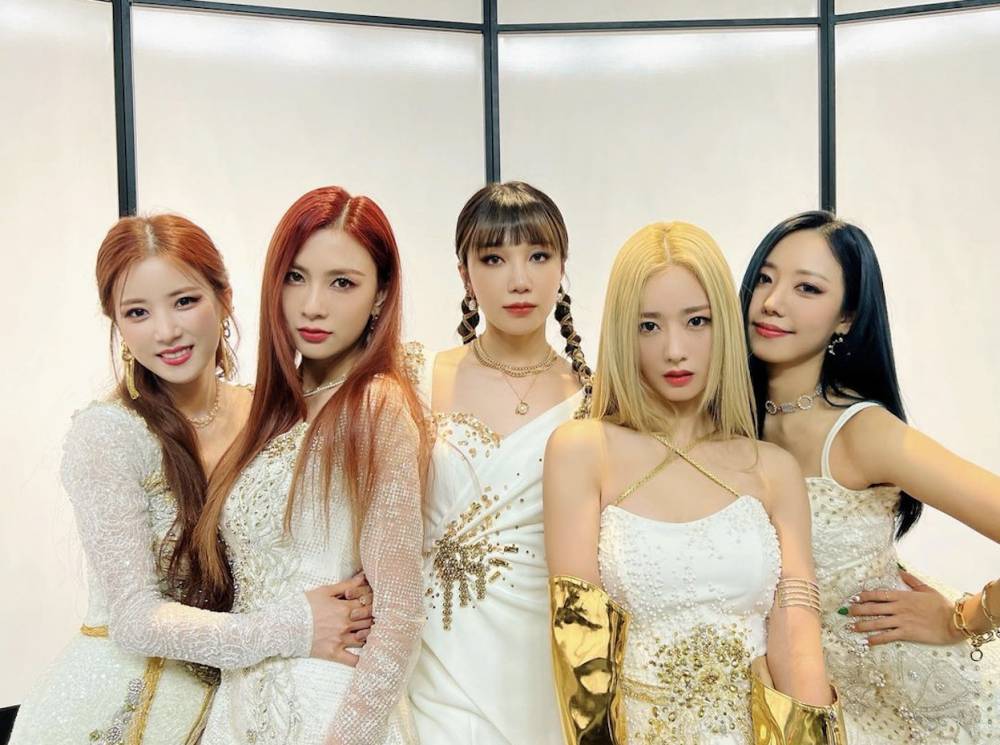 Apink (instagram.com/official.apink2011)