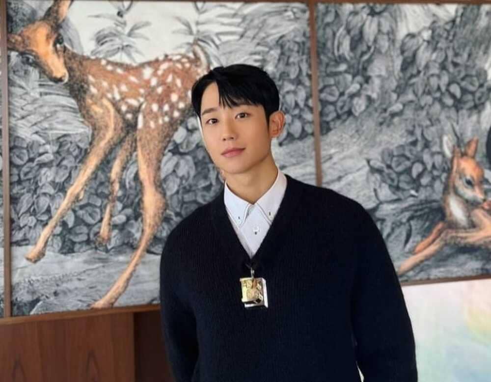 Jung Hae In (instagram.com/holyhaein)