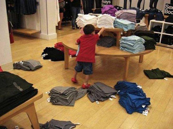 kelakuan kocak anak kecil di supermarket (reddit.com/user/nthensome)
