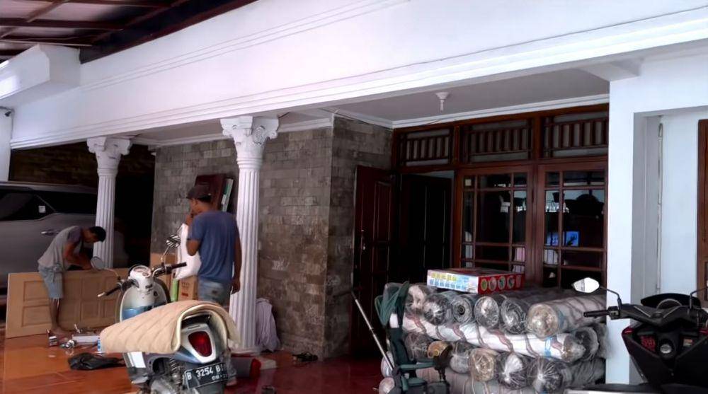 potret rumah Haji Faisal (YouTube.com/Fadli Faisal)