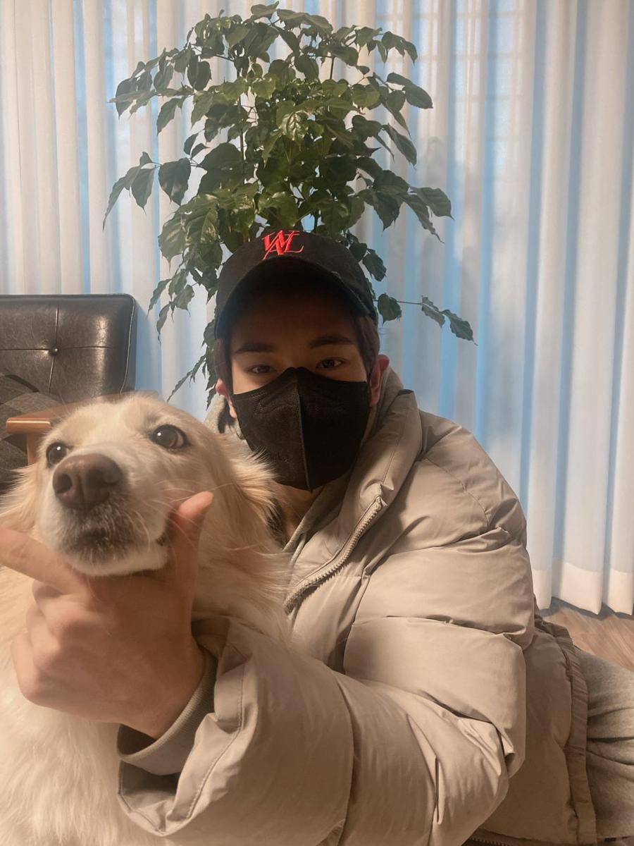Jake ENHYPEN bersama Layla (twitter.com/ENHYPEN_members)