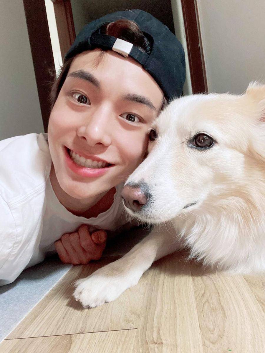 Jake ENHYPEN bersama Layla (twitter.com/ENHYPEN_members)