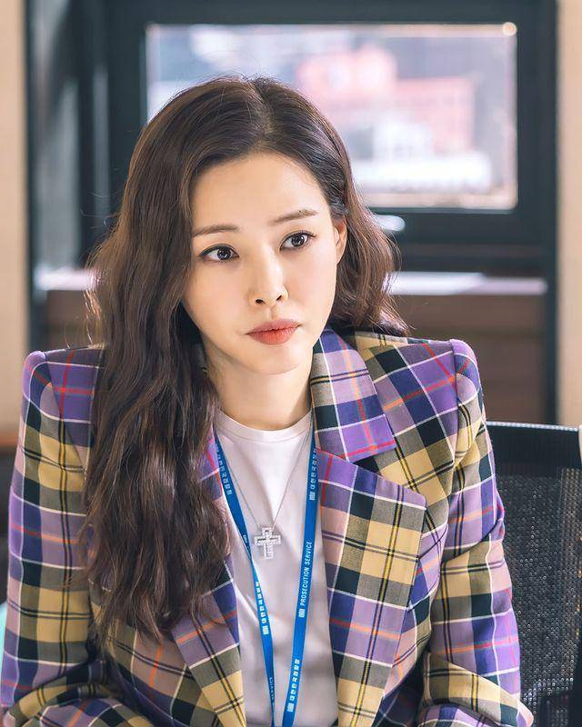 Lee Ha Nee di drama One The Woman (instagram.com/honey_lee32)