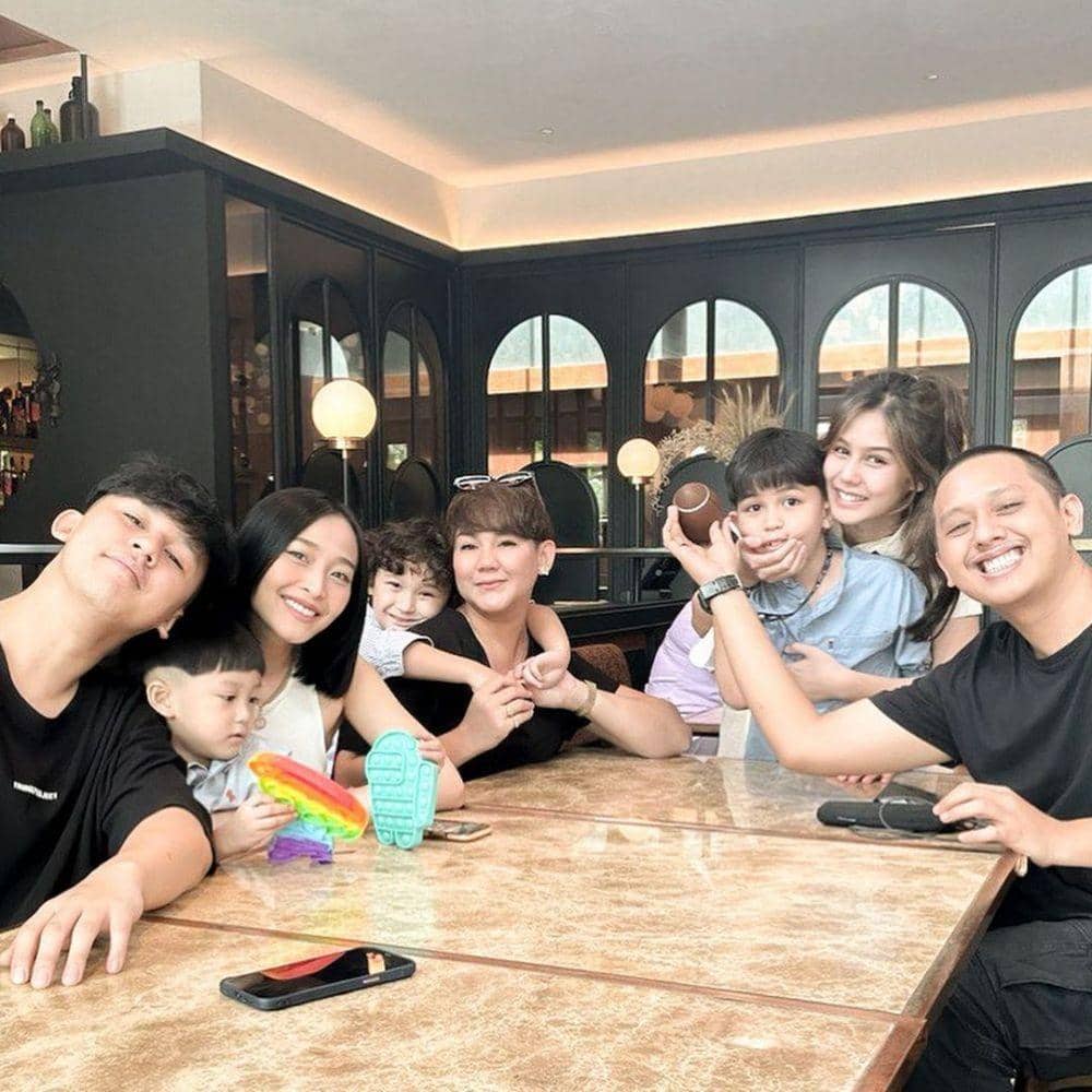 Rinni Wulandari, Sissy Prescillia, dan Vanesha Prescilla (instagram.com/rinni_w)