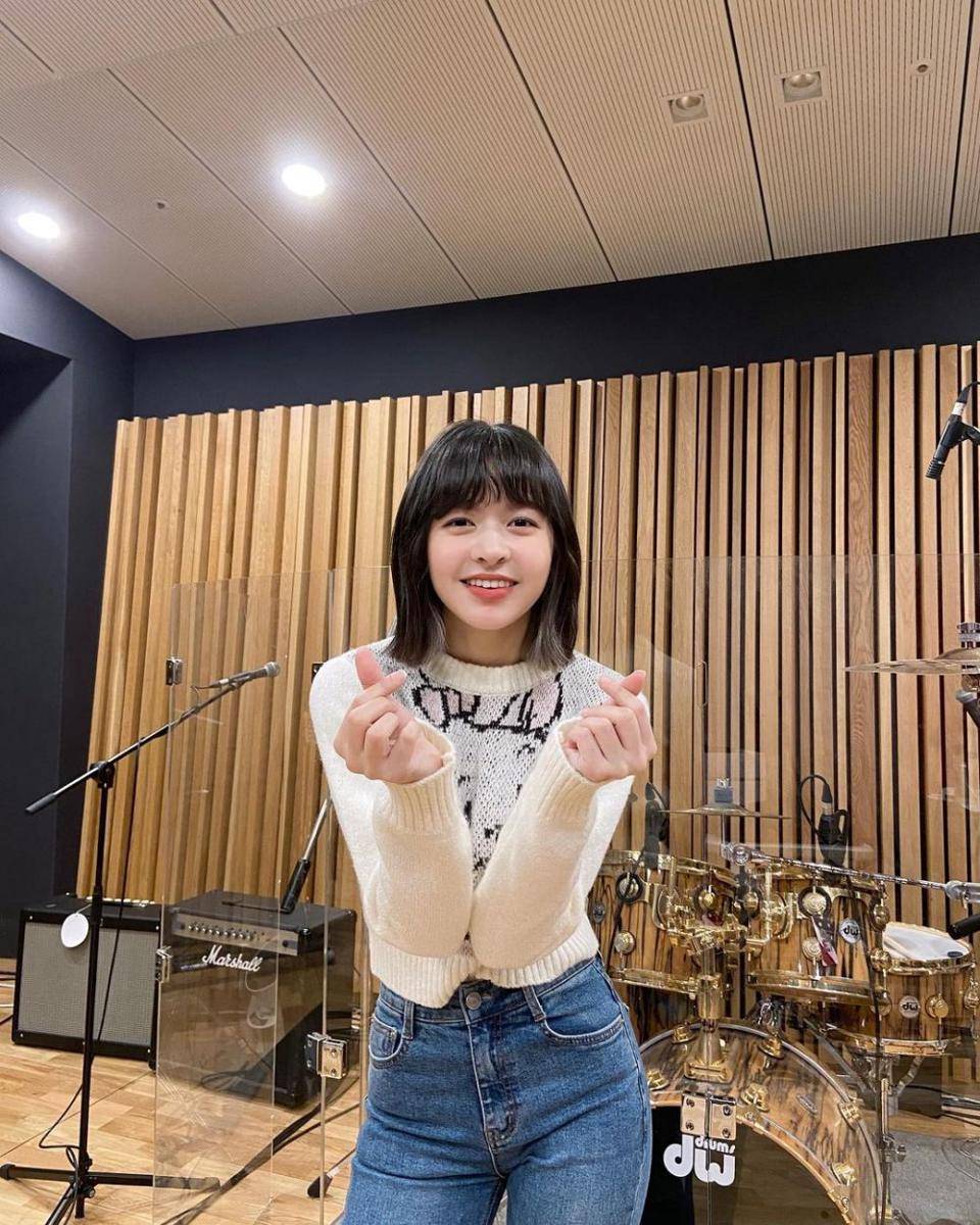 Lia NMIXX (instagram.com/nmixx_official)