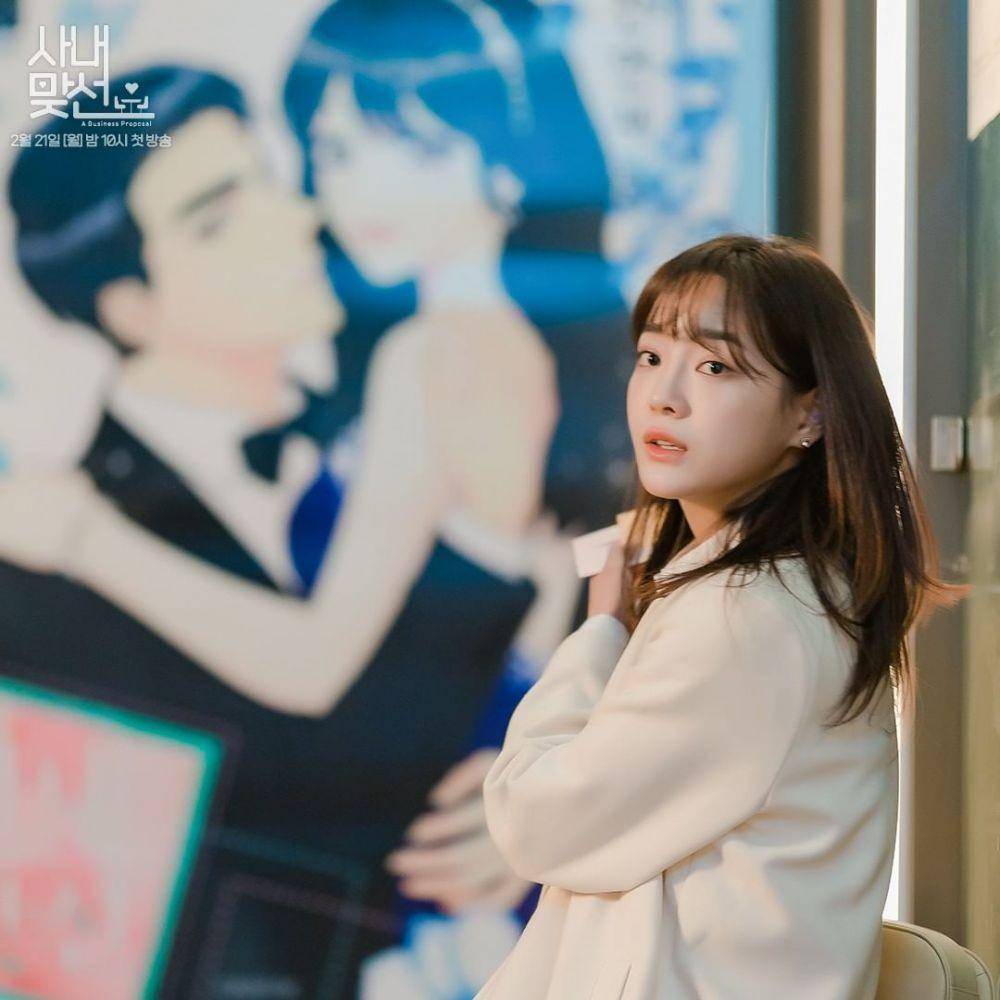 Shin Ha Ri dalam drakor Business Proposal (instagram.com/sbsdrama.official)