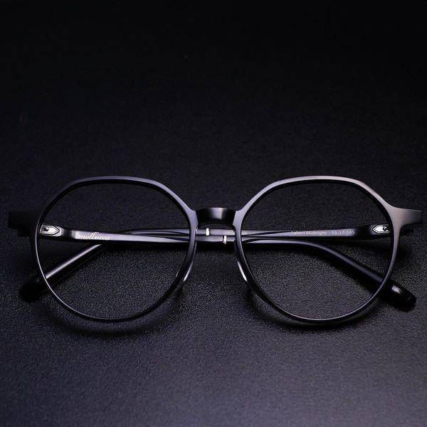 Mollucas Eyewear (instagram.com/mollucas.id)