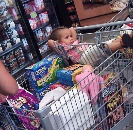 kelakuan kocak anak kecil di supermarket (reddit.com/user/mike_pants)