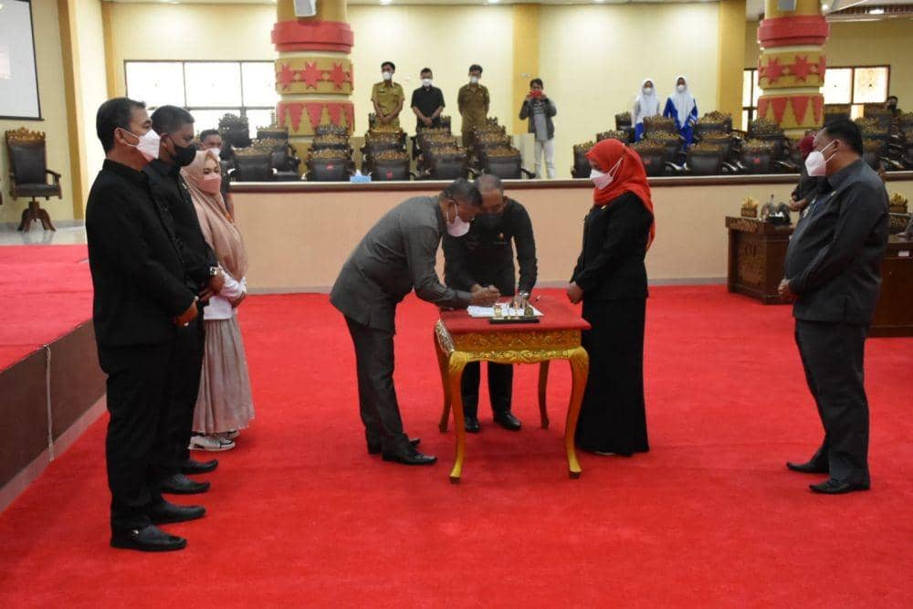 Penandatanganan 5 raperda Kota Bandar Lampung hari ini, 14 Maret 2022. (IDN Times/Istimewa).