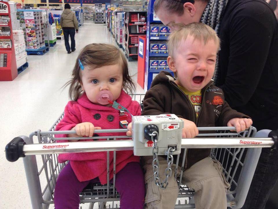 kelakuan kocak anak kecil di supermarket (imgur.com/user/lordjesustheresafire)