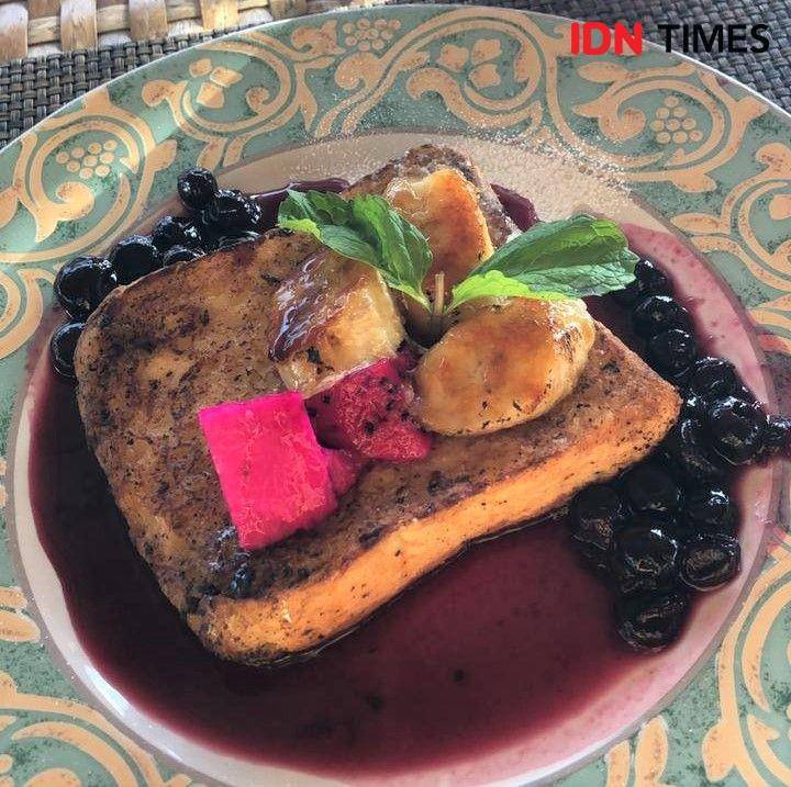 Menu french toast untuk sarapan di Pearl of Trawangan (IDN Times/Naufal Al Rahman)