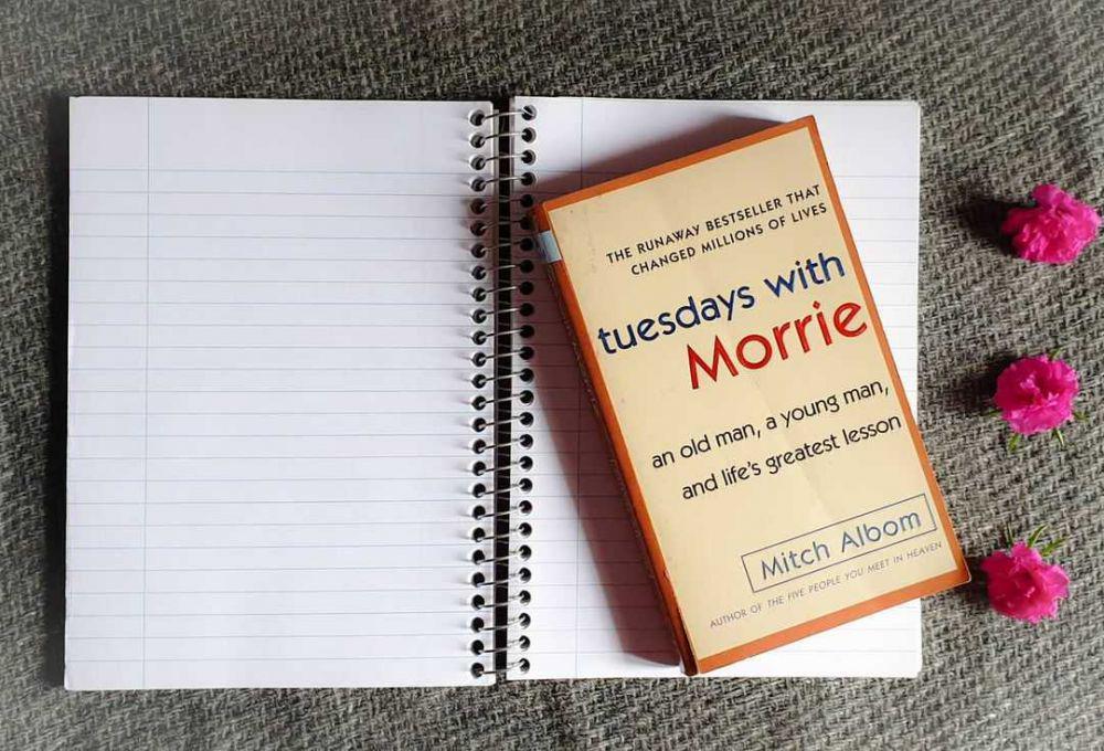 5 Pesan Positif dari Buku "Tuesday with Morrie", Inspiratif