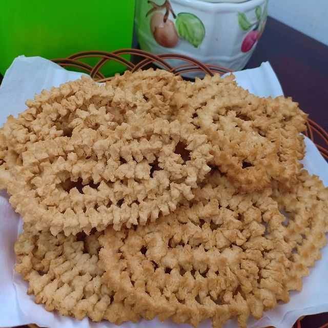 kue akar kelapa (instagram.com/megawatisalim)