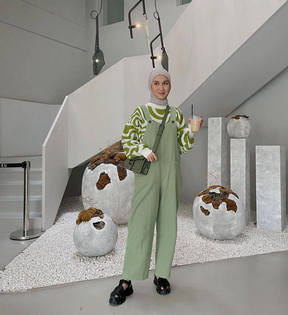 inspirasi OOTD hijab untuk nonton konser ( instagram.com/inasrana)