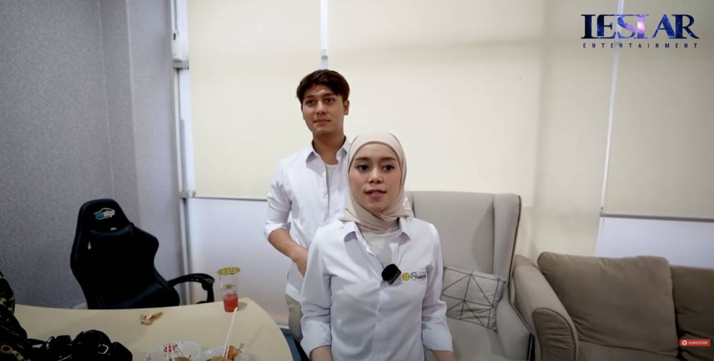 momen Leslar bawa gerobak mie ayam ke kantor Rudy Salim (YouTube.com/Leslar Entertainment)