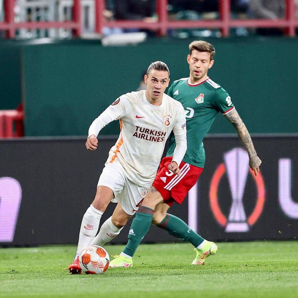 Taylan Antalyalı saat membela Galatasaray melawan Lokomotiv Moscow di Liga Europa. (instagram.com/tantalyali48)
