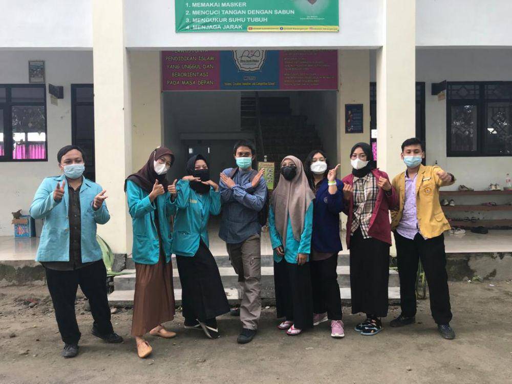 Mahasiswa Kampus Mengajar serta dosen pembimbing lapangan. (dok. pribadi/Rizal Khoirul Huda)