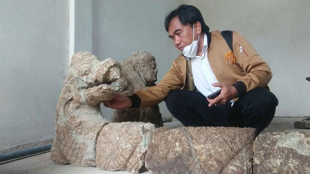 Warga Tulungagung Temukan Arca Naga saat Membangun Gudang Masjid