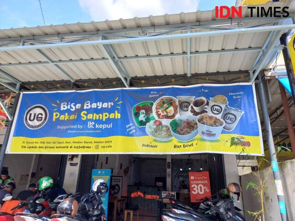Pesan Makan dan Minum Bisa Bayar Pakai Sampah di UG Kafe Medan