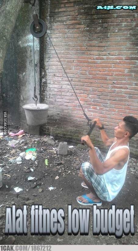 meme crazy rich low budget (1cak.com)
