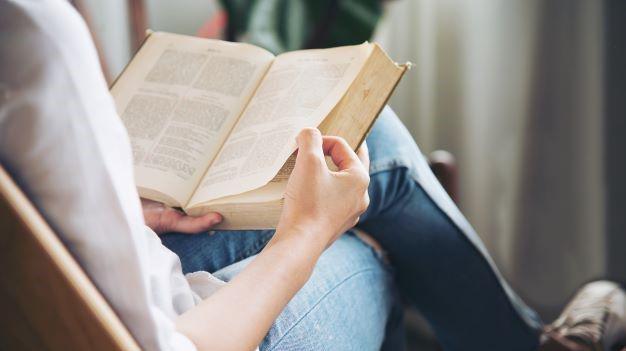 5 Rekomendasi Novel Jepang Terbaik, Bikin Kamu Betah Baca