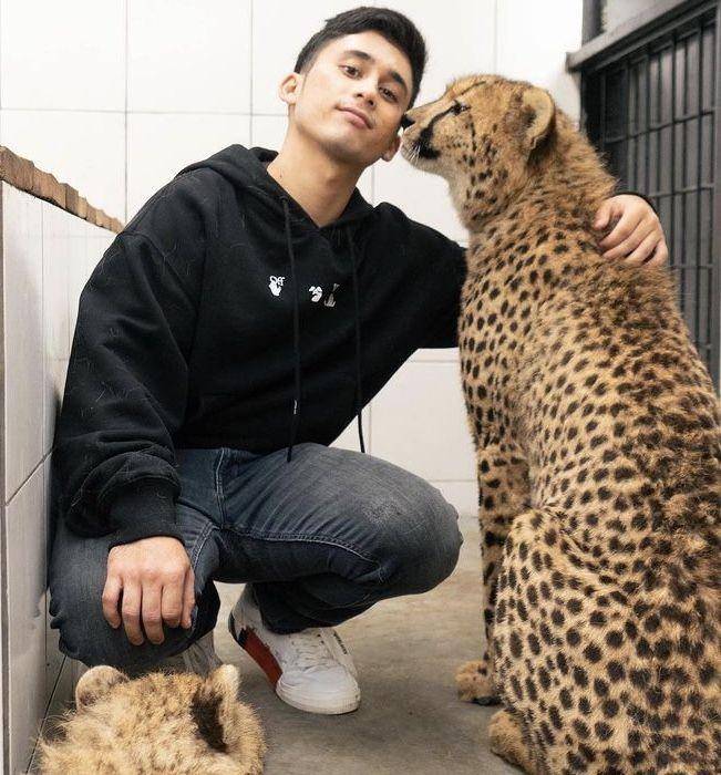 Alshad (Instagram.com/alshadahmad)