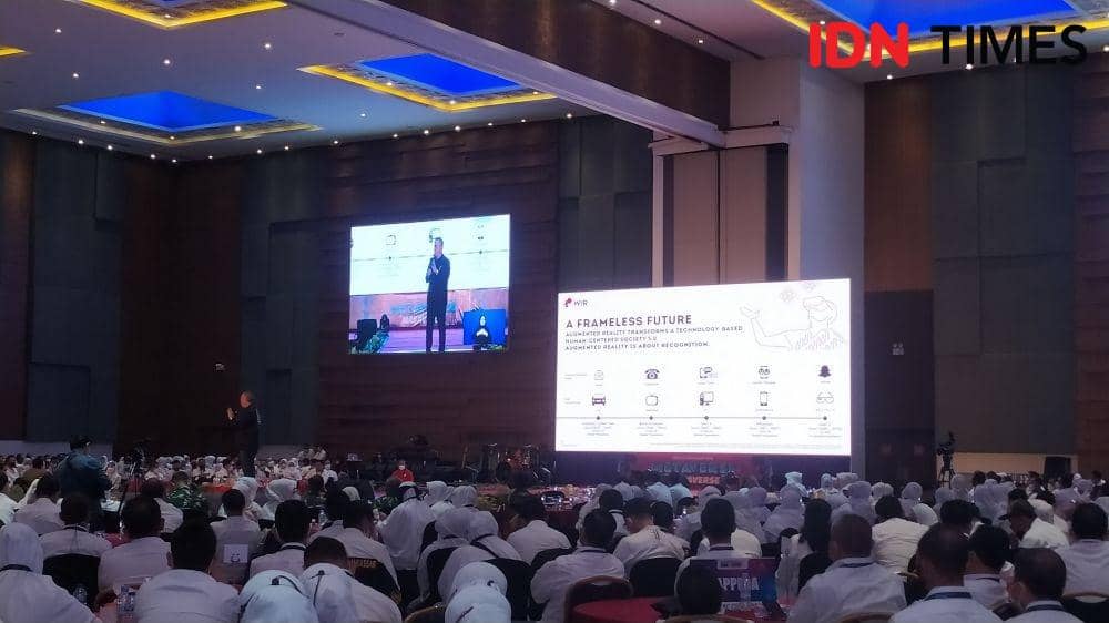Executive Chairman and CEO, Daniel Surya menjelaskan terkait metaverse di Hotel Four Points Makassar, Selasa (15/3/2022). IDN Times/Asrhawi Muin