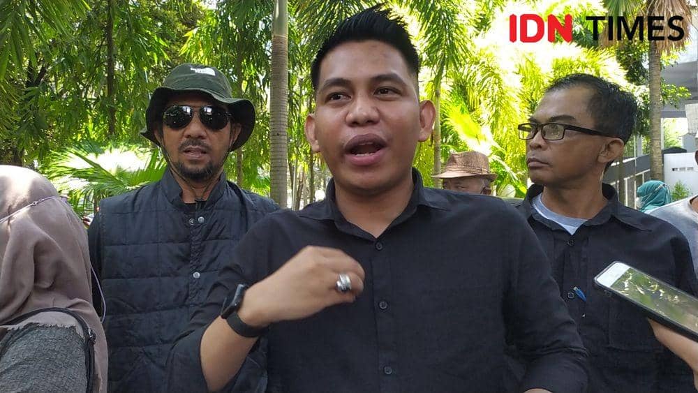 Jubir RT/RW dalam unjuk rasa di kantor DPRD Makassar, Junaedi. (IDN Times/Sahrul Ramadan)